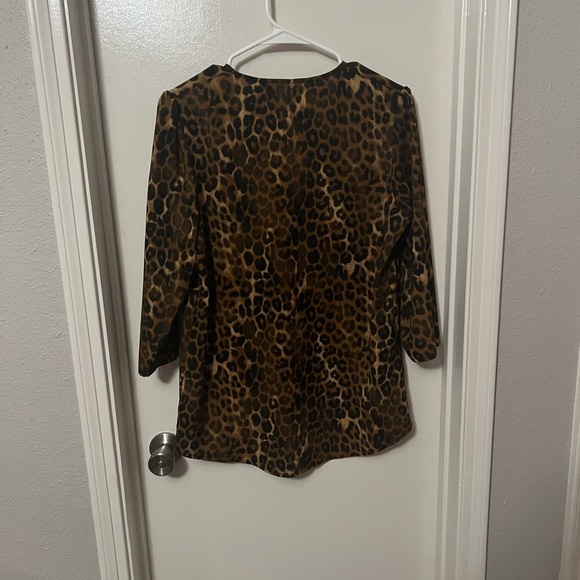 Express 3/4 sleeve Leopard Print Tunic - Picture 2 of 2